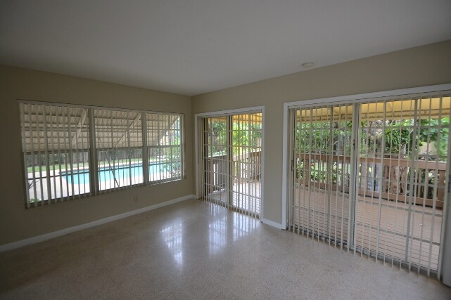 Foto del edificio - 4687 NE 18th Ave