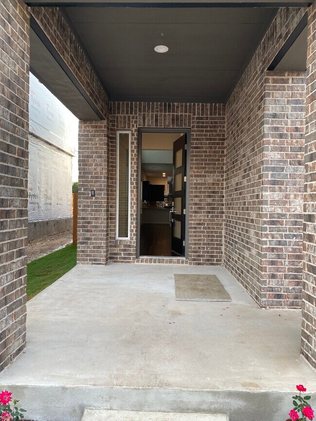 Foto del edificio - 1341 Westborough Ln