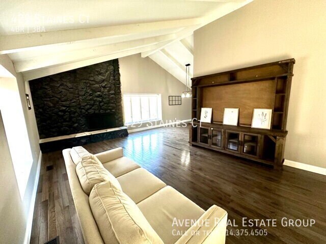 Foto del edificio - 429 Staines Ct