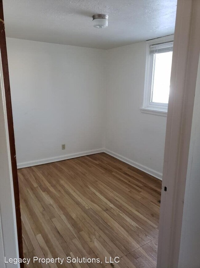 Foto del edificio - 1837 Crook Ave