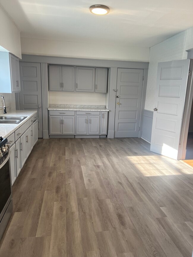 Building Photo - 40 Moselle St