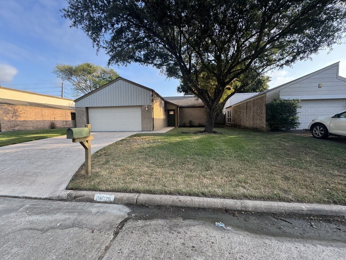 Primary Photo - 16026 Bear Hill Dr