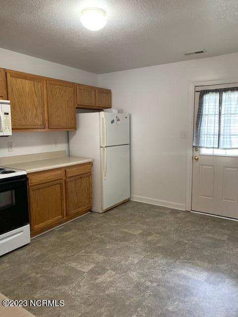 Building Photo - 909 Springwood Dr