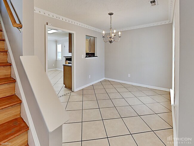 Building Photo - 3016 Queensdale Dr