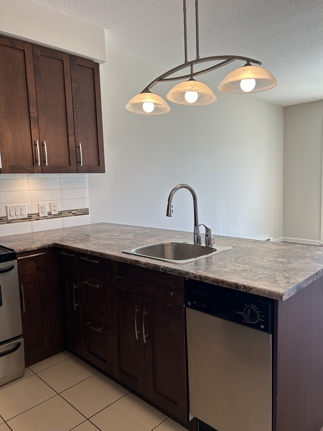 Building Photo - 45525-45525 Keith Wilson Rd