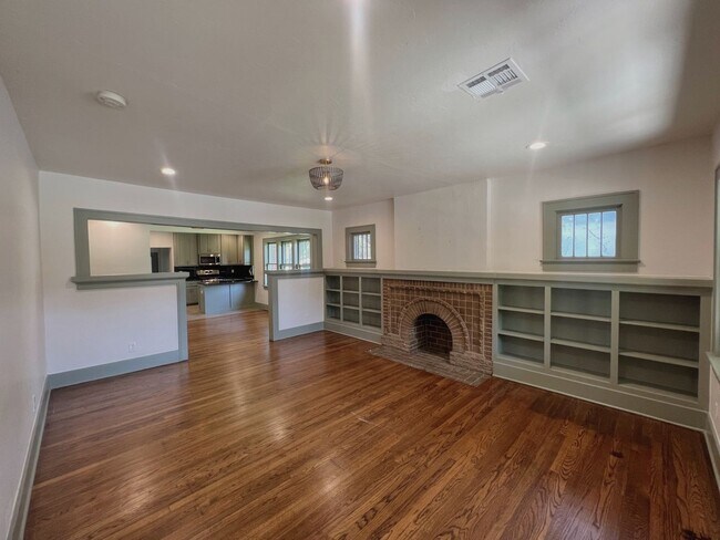 Building Photo - Contemporary Gem near Paseo Arts District
