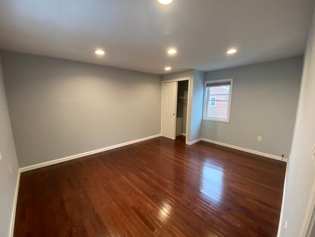 Building Photo - 4416 Plummer St
