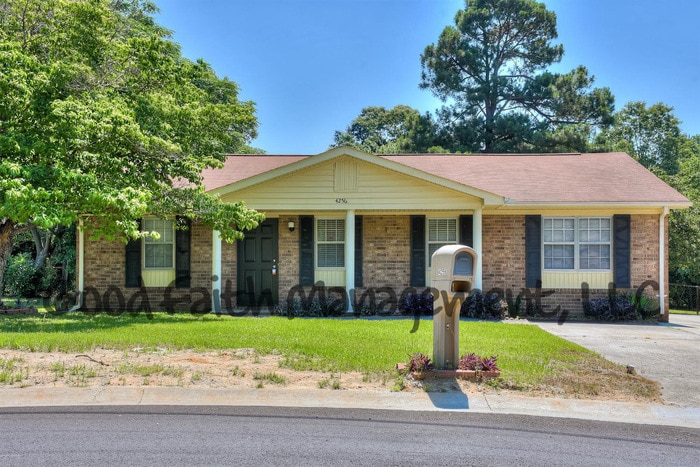 Primary Photo - 4256 Parkwood Dr