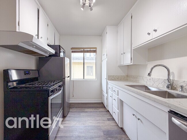 Foto del edificio - 14270 Dickens St