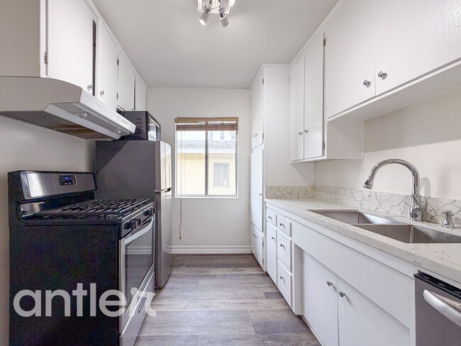 Building Photo - 14270 Dickens St