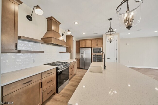 Building Photo - 105 Iris Ct