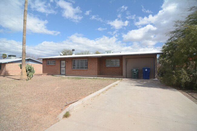 Building Photo - Charming 3 Bedroom 2 Bath Home! Central Tu...