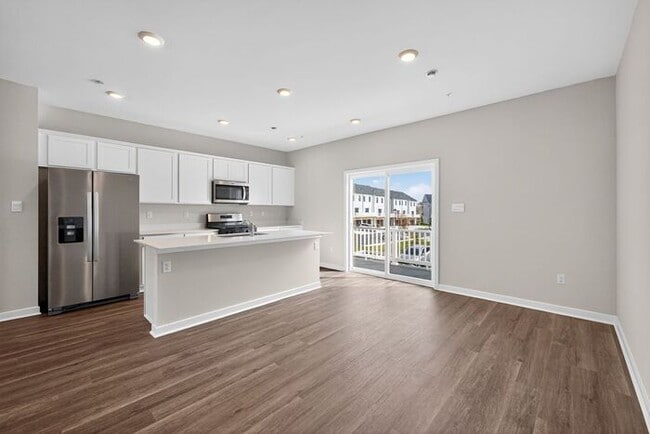 Building Photo - 15006 General Lafayette Blvd