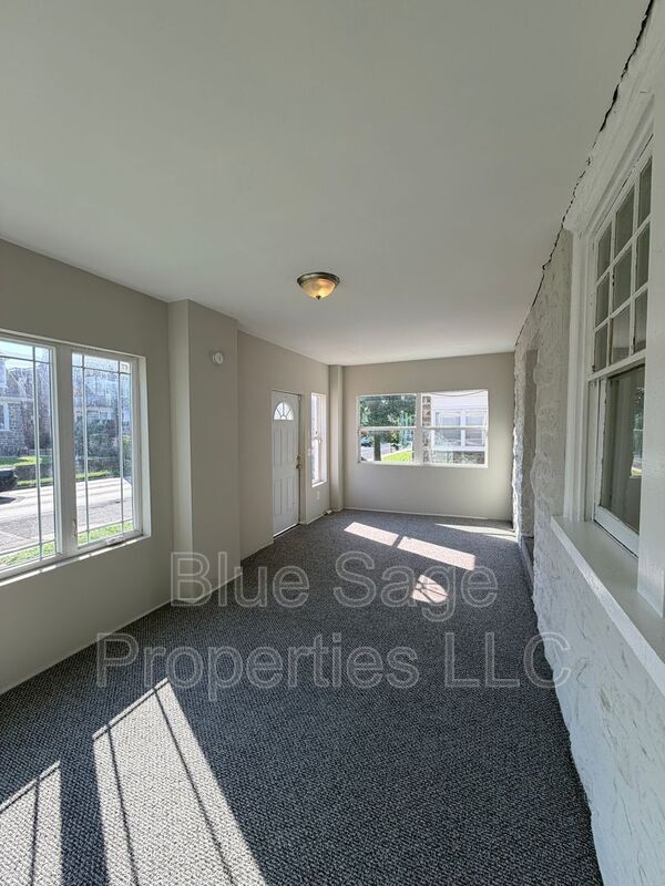 Foto del edificio - 900-902 Church Lane