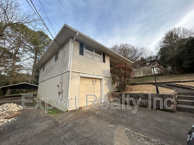 Building Photo - 2249 4th Pl Cir NE