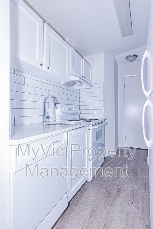 Building Photo - 3007-3035 35 St NW