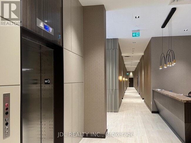 Building Photo - 60 Honeycrisp Cres