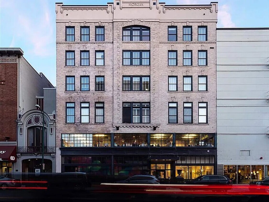 Primary Photo - Downtown Condo!