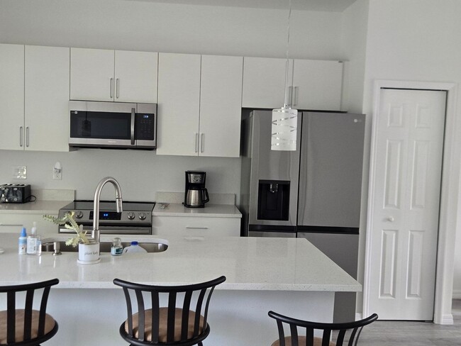 Building Photo - 4 Bedroom Single Family Home in Palm Bay