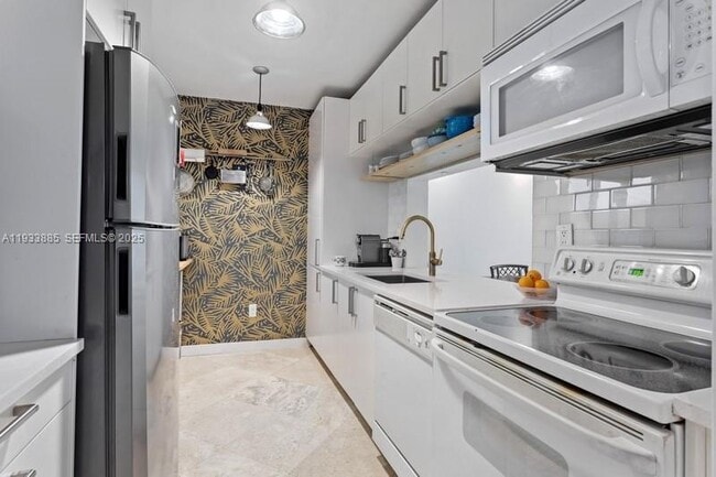 Foto del edificio - 8888 Collins Ave