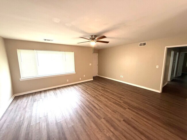 Foto del edificio - **4 Bed 2 Bath located in Morningview **Call (334-366-9198 for a self showing)