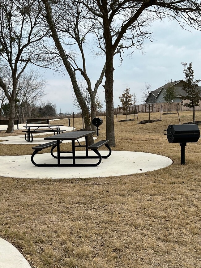 Building Photo - 300 Geode Glen