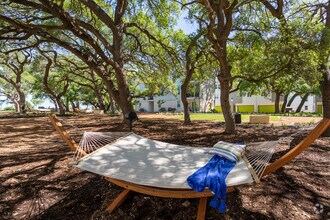Building Photo - Trailside Oaks Townhomes and Apartments