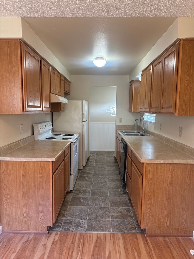 Building Photo - 3 bedroom 1 bathroom