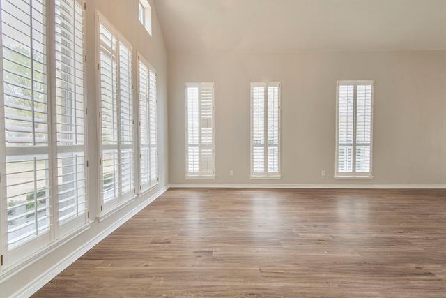 Foto del edificio - 6320 Park Meadow Ln