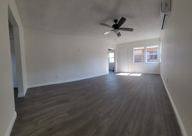 Building Photo - 731 1/2 Via Altamira