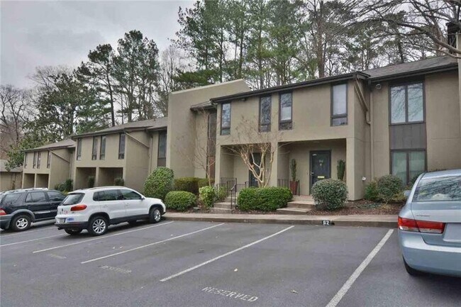Main Entrance - 68 Ivy Pky NE