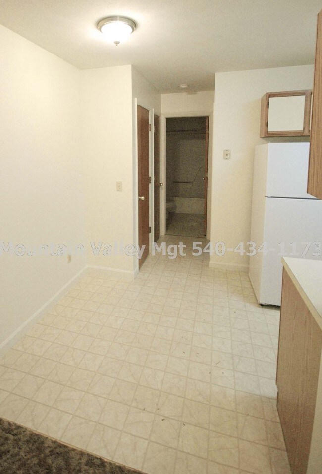 Building Photo - 1115 Lincolnshire Dr