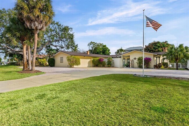 Building Photo - 7215 Westmoreland Dr