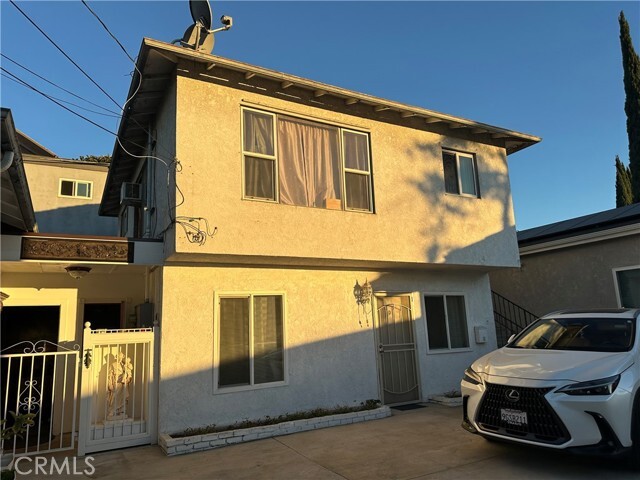 Foto del edificio - 352 W Chevy Chase Dr