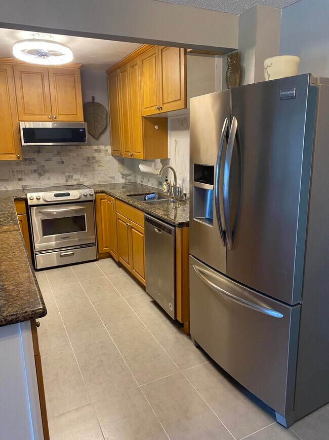 Building Photo - 2083 Harwood F