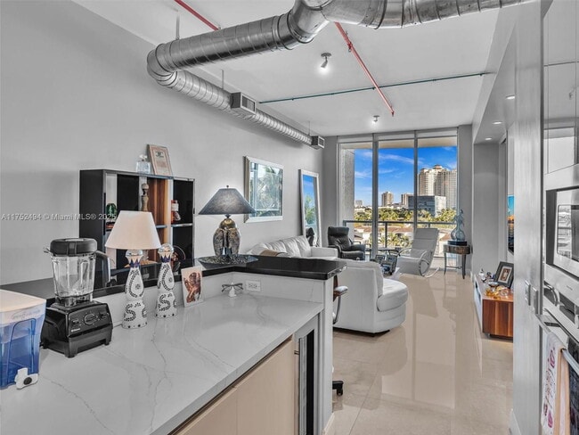 Foto del edificio - 3029 NE 188th St