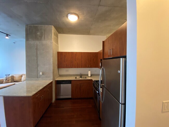 Building Photo - 235 W Van Buren St