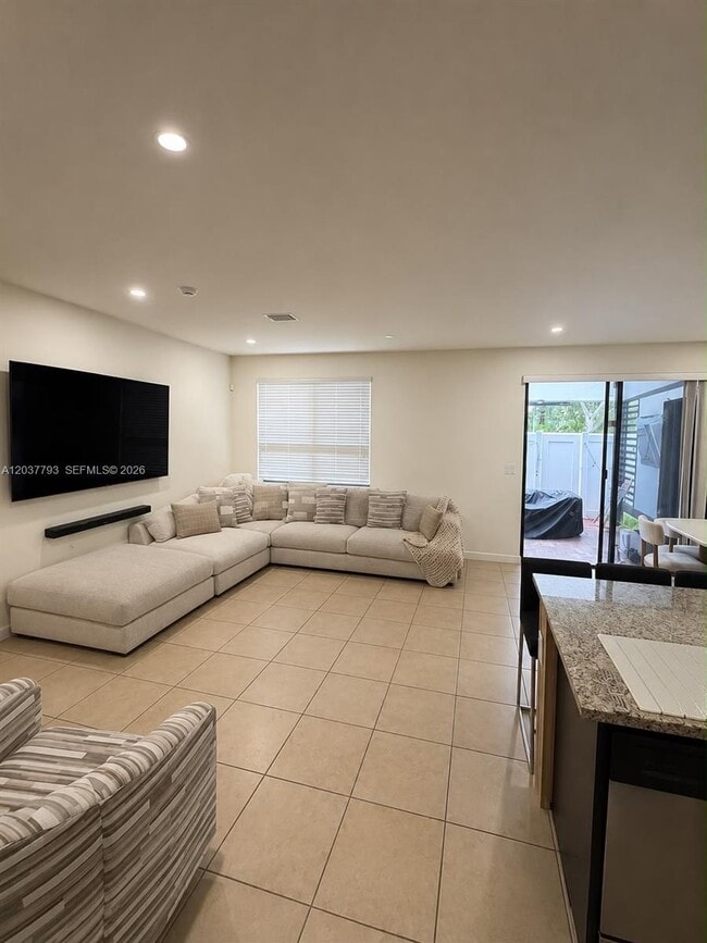 Foto del edificio - 10251 W 32nd Ln