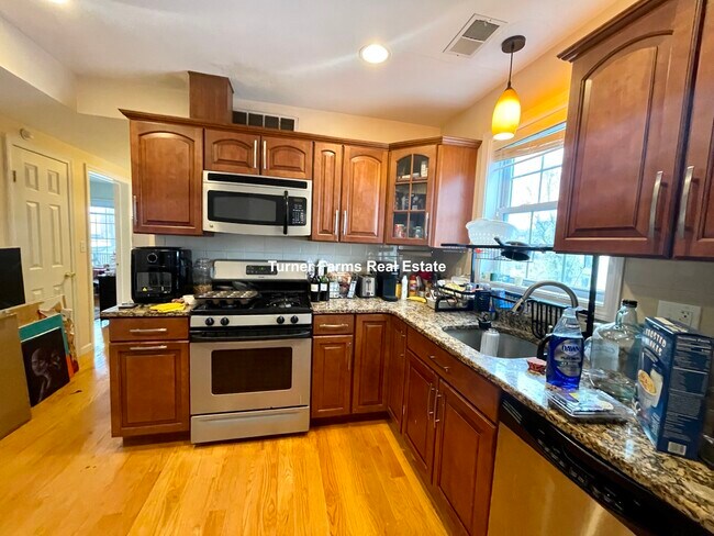 Foto del edificio - 207 Hillside St