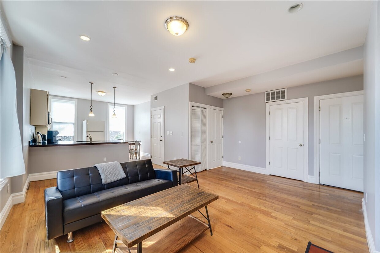 Foto principal - 435 Wayne St