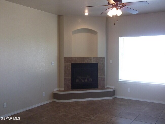 Foto del edificio - 5823 Manchester Dr