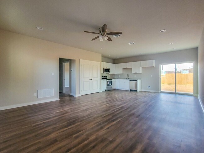 Foto del edificio - Beautiful 3 Bedroom 2 Bath Home!!