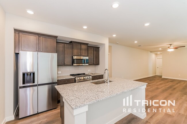 Foto del edificio - 8208 Howell Oak Dr