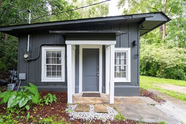 Building Photo - 1118 Louise Dr