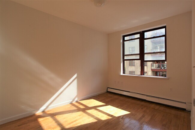 Foto del edificio - 190 E 7th St