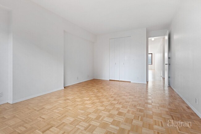 Building Photo - 101 W 79th St