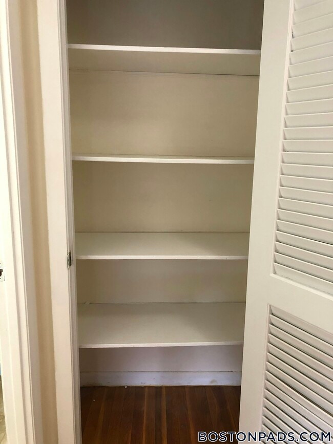 Building Photo - 122 Dustin St