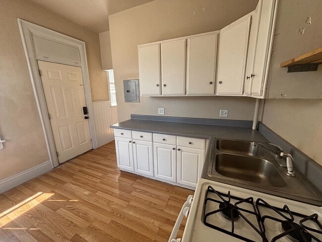 Building Photo - 512-514-514 E 500 S