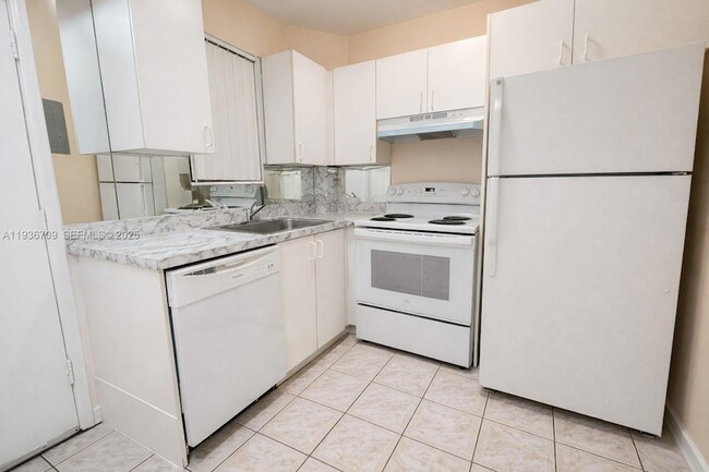 Foto del edificio - 3522 NE 166th St