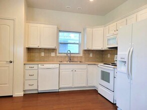 Building Photo - 503 E Kiowa St